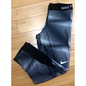 Nike Crop Leggings